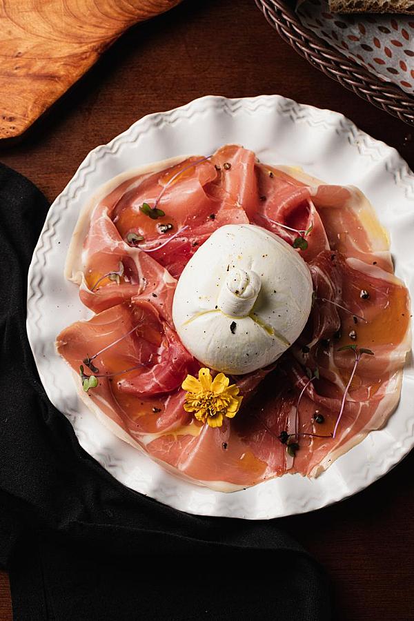 BURRATA I CRUDO (serve 3 pessoas)