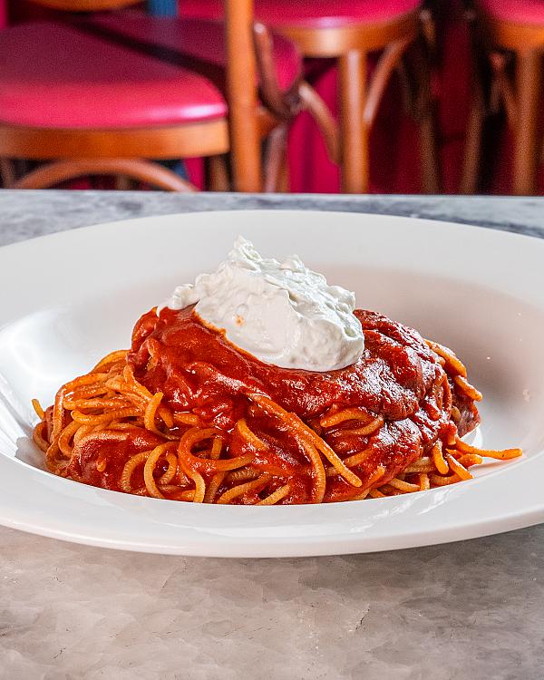 SPAGHETTI POMODORO E BURRATA