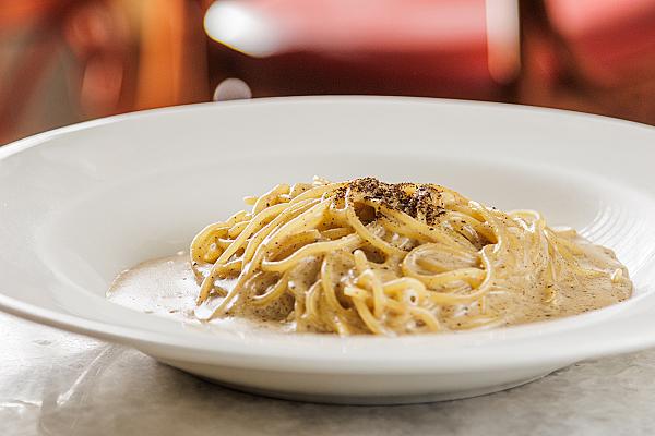 SPAGHETTI CACIO E PEPPE
